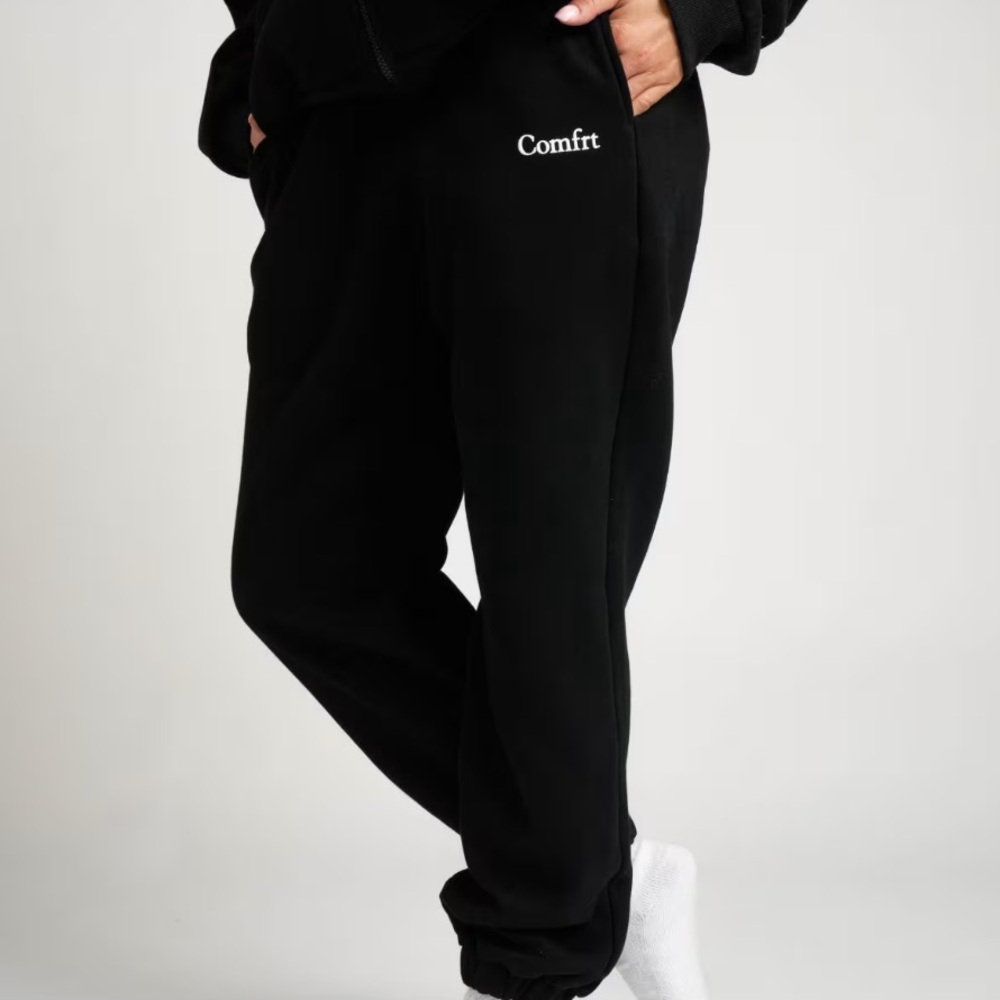 Comfrt Women's Black Track Joggers